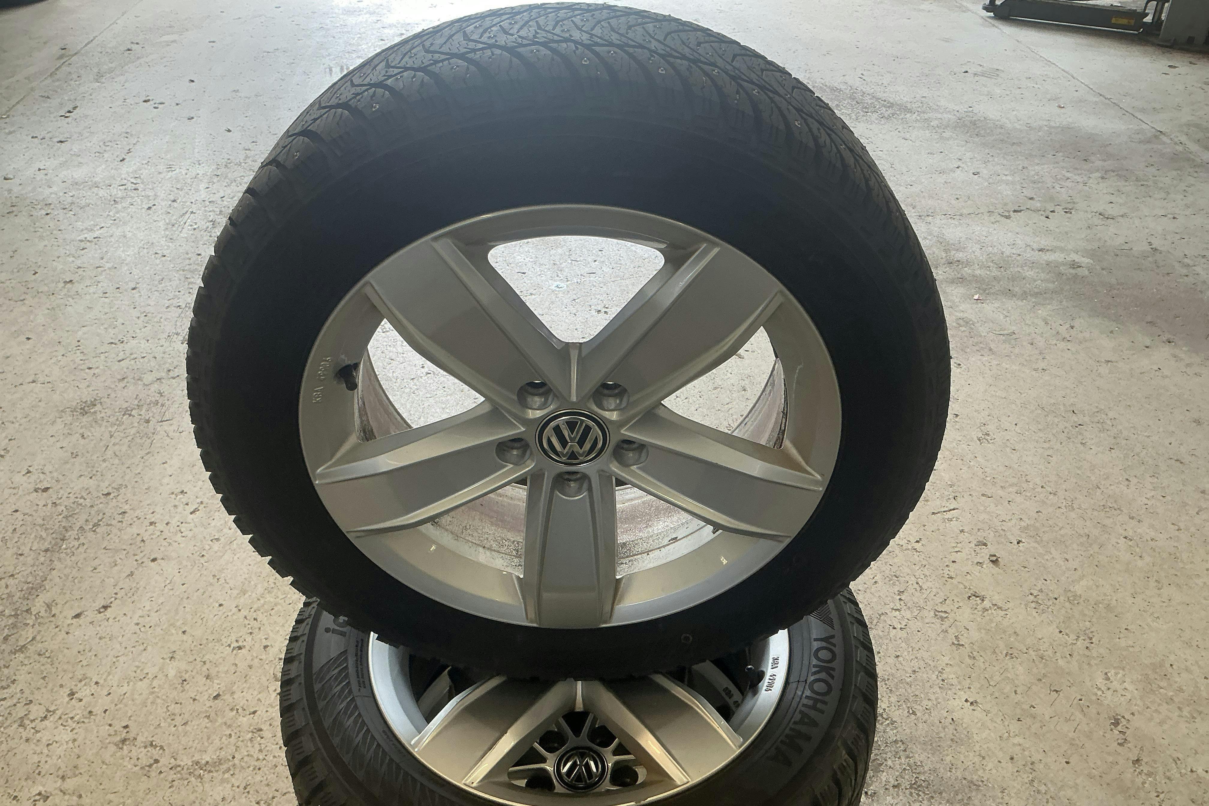 Vehicle Image 16