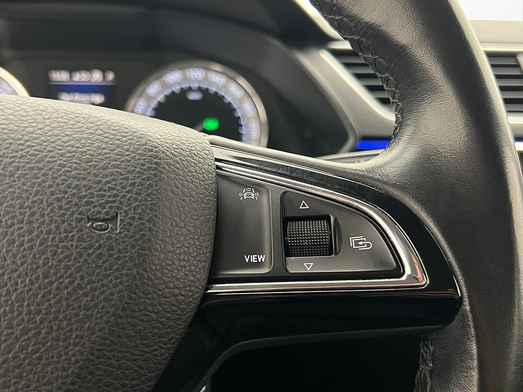 Vehicle Image 23