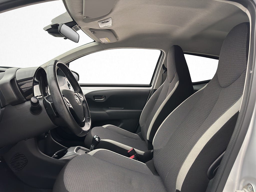 Vehicle Image 11