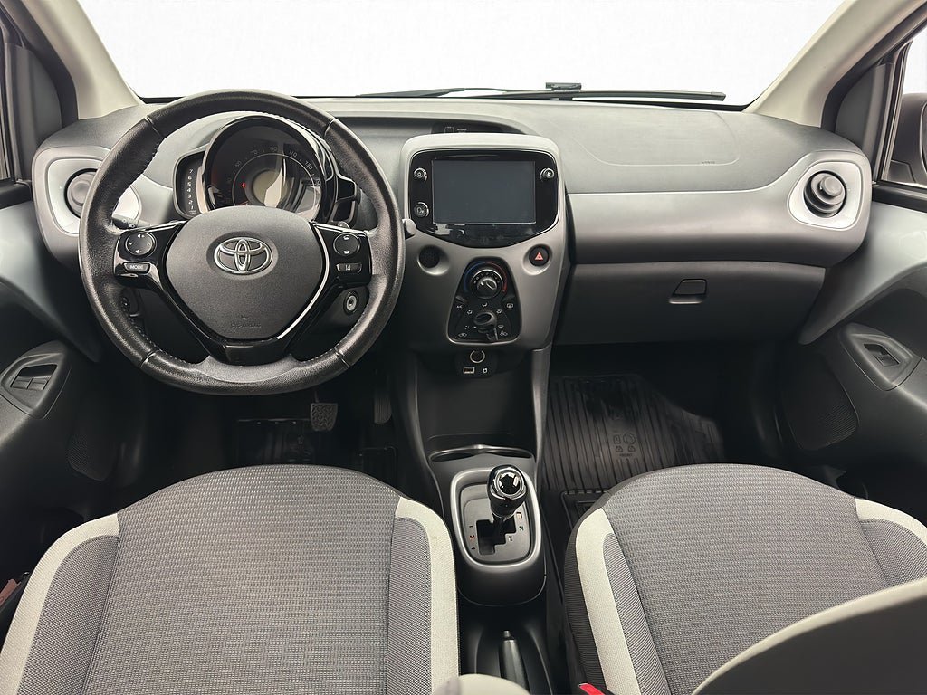 Vehicle Image 12