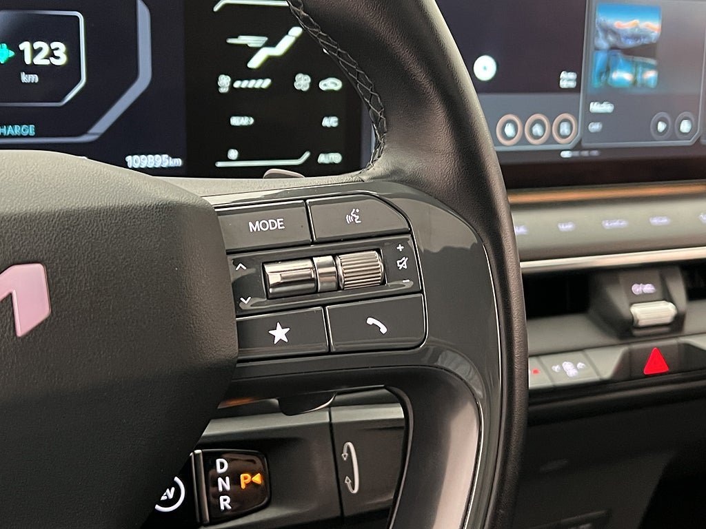 Vehicle Image 23