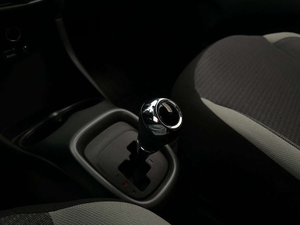 Vehicle Image 22