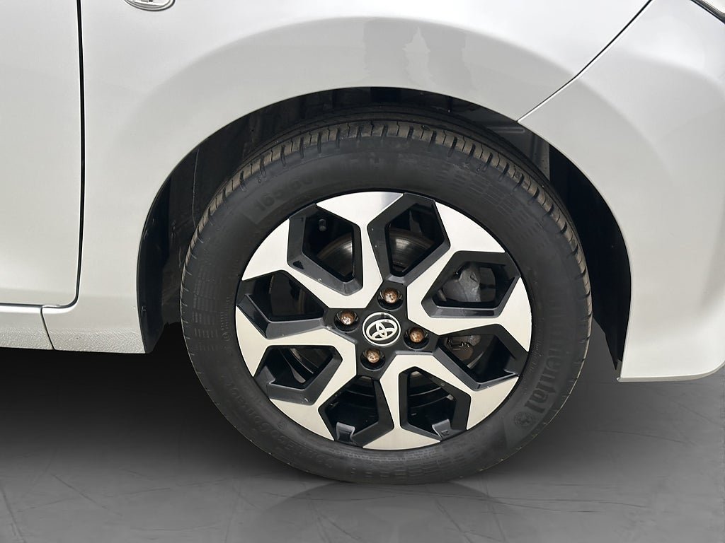 Vehicle Image 30
