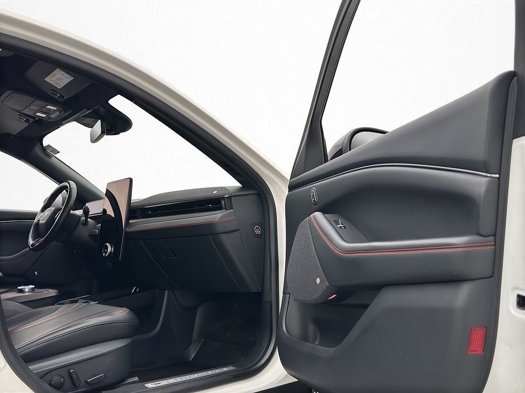 Vehicle Image 33