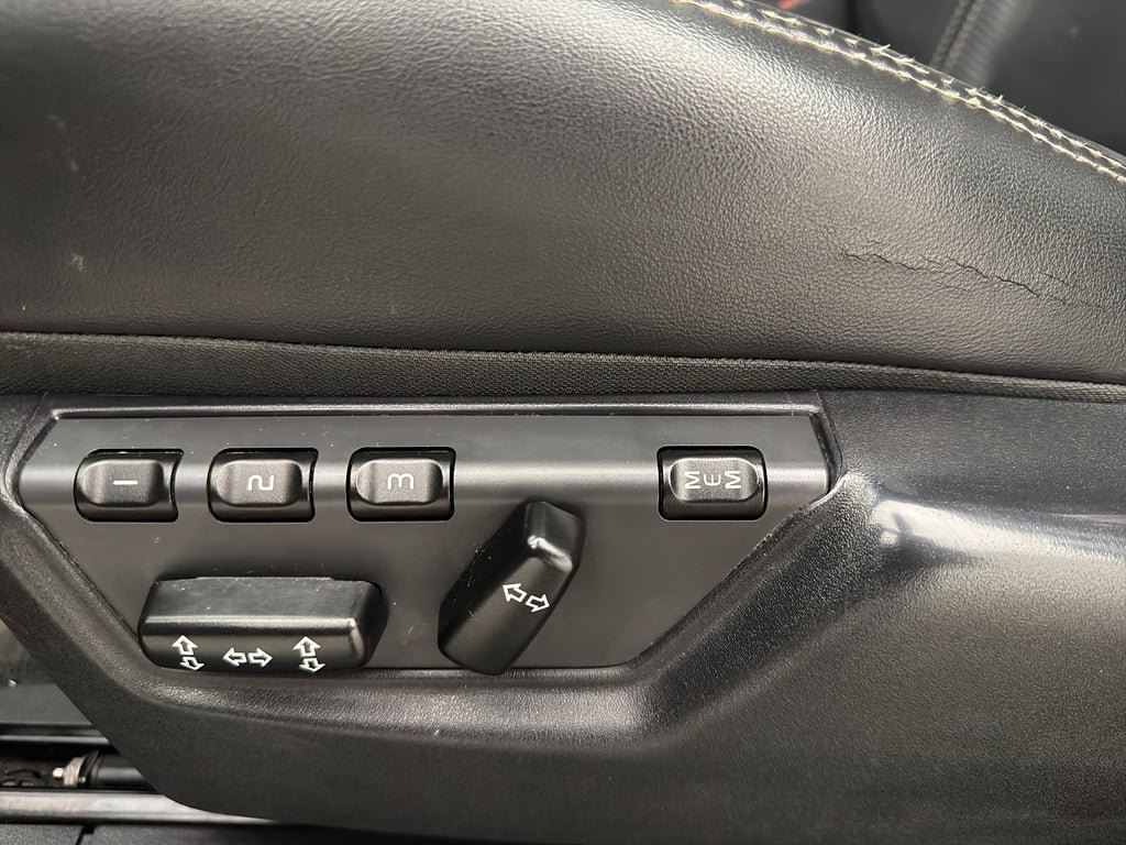 Vehicle Image 25