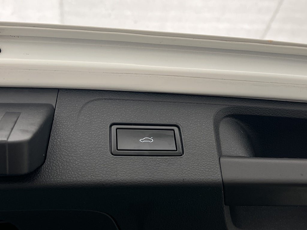 Vehicle Image 28