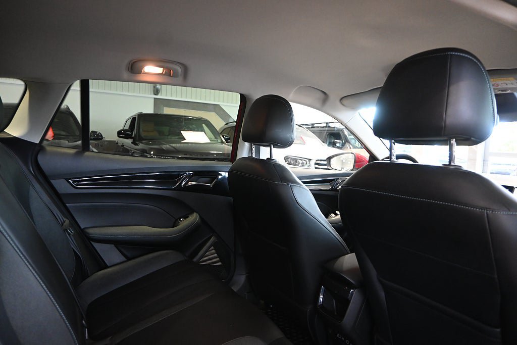 Vehicle Image 12