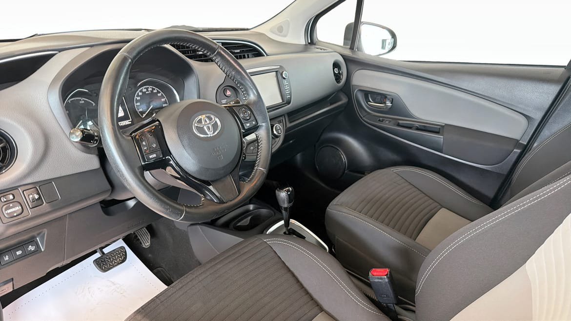 Vehicle Image 7