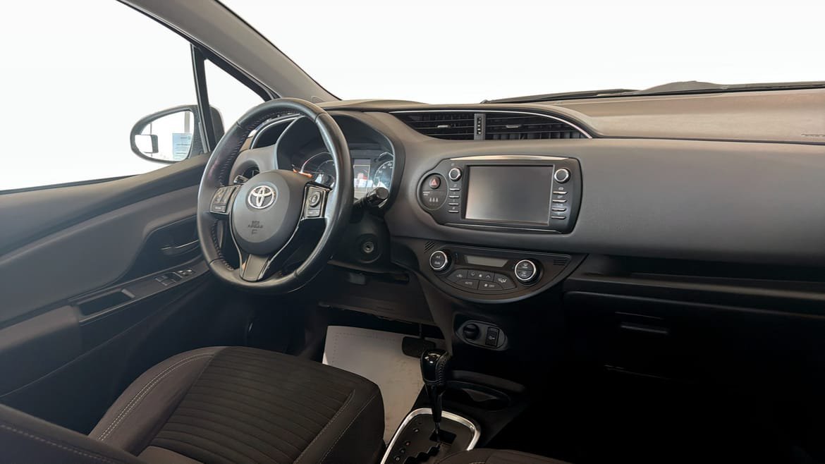 Vehicle Image 11