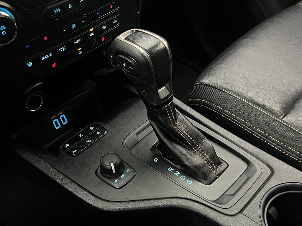 Vehicle Image 25