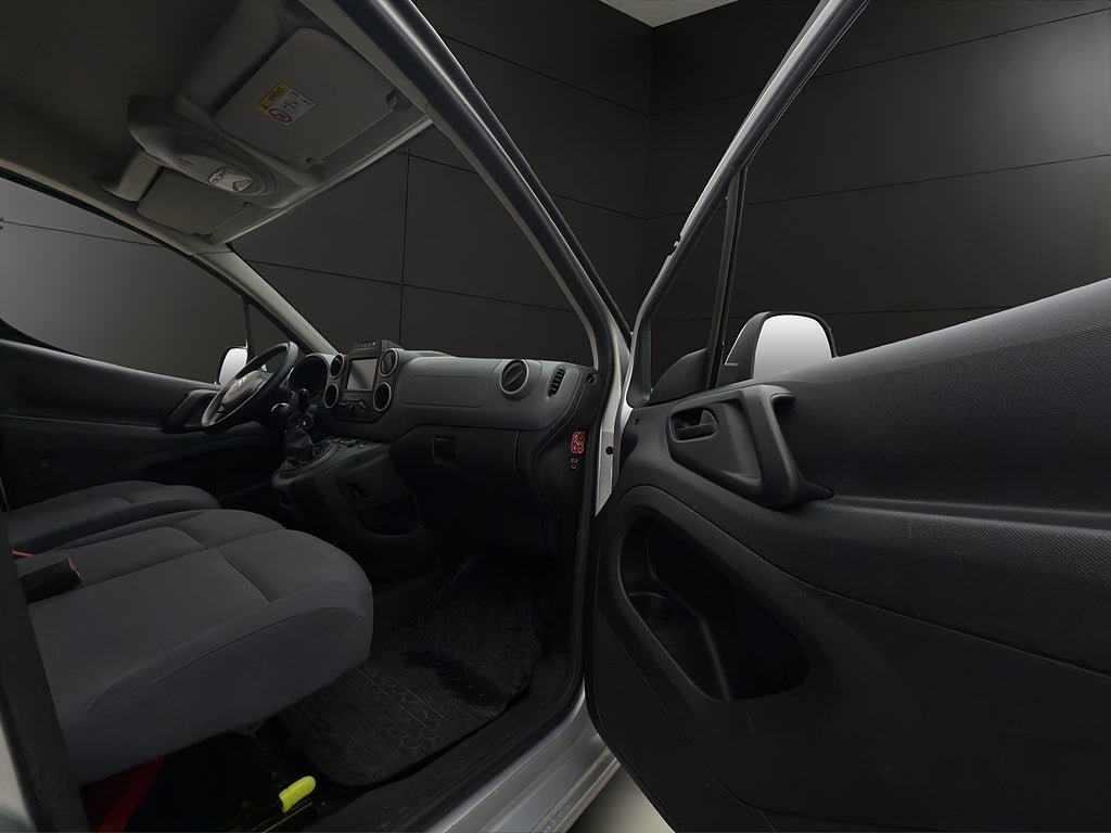 Vehicle Image 24