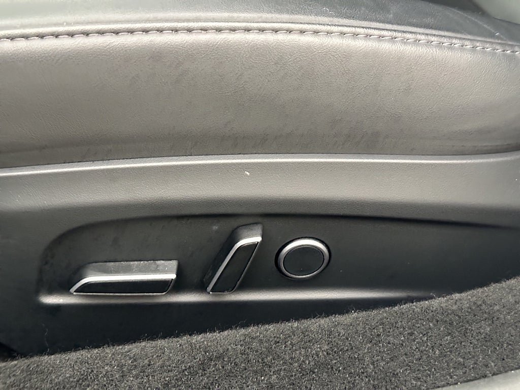 Vehicle Image 33