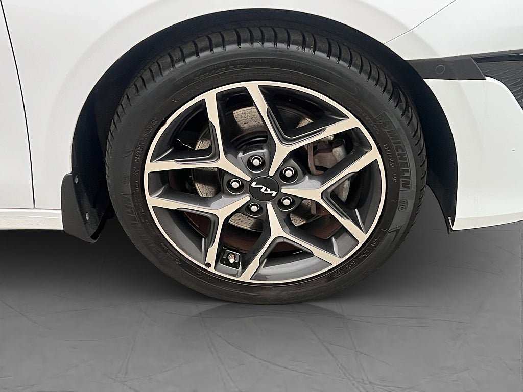 Vehicle Image 32