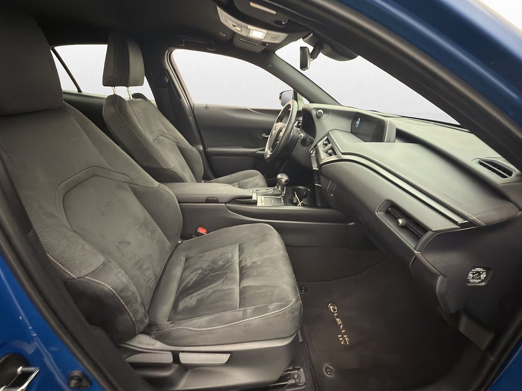 Vehicle Image 25