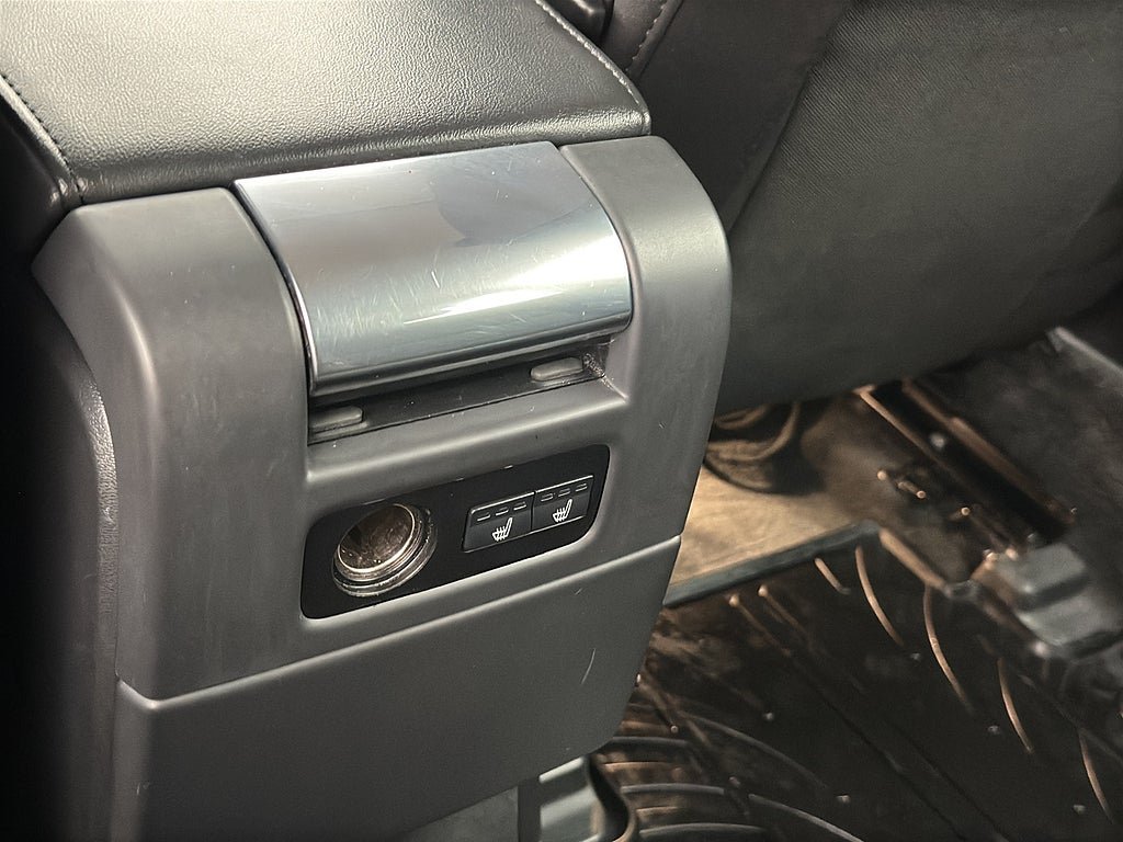 Vehicle Image 25