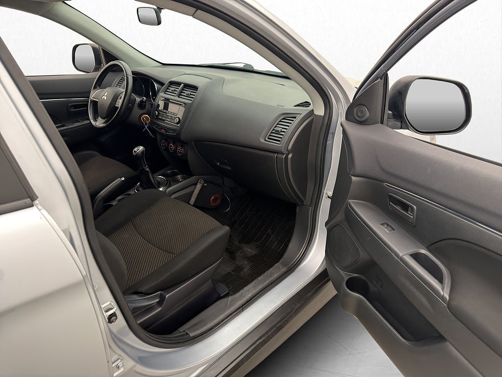 Vehicle Image 16