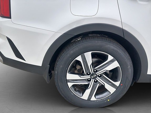 Vehicle Image 32
