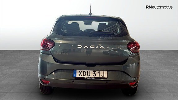 Vehicle Image 4