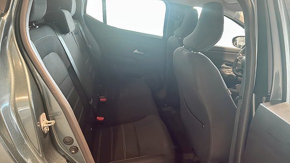 Vehicle Image 21