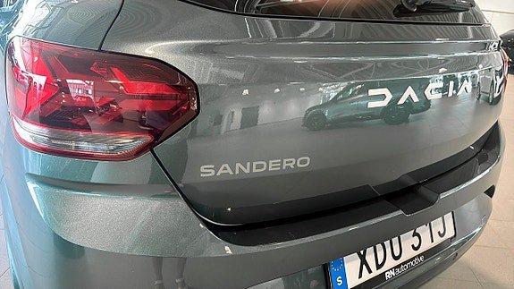Vehicle Image 22