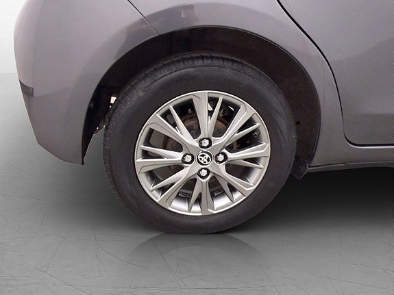 Vehicle Image 23