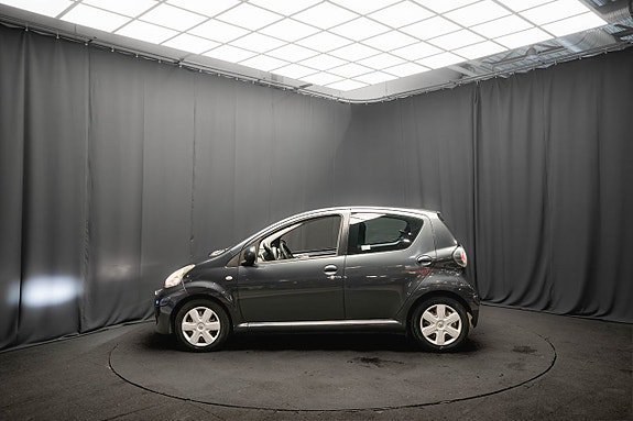 Vehicle Image 9