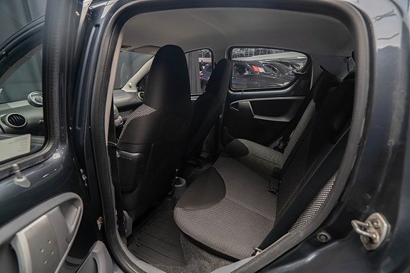 Vehicle Image 15