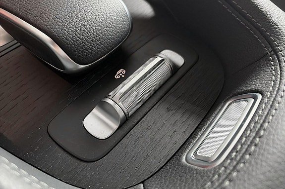 Vehicle Image 29