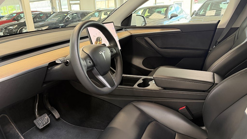 Vehicle Image 15