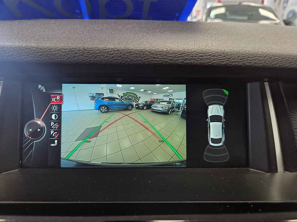 Vehicle Image 25