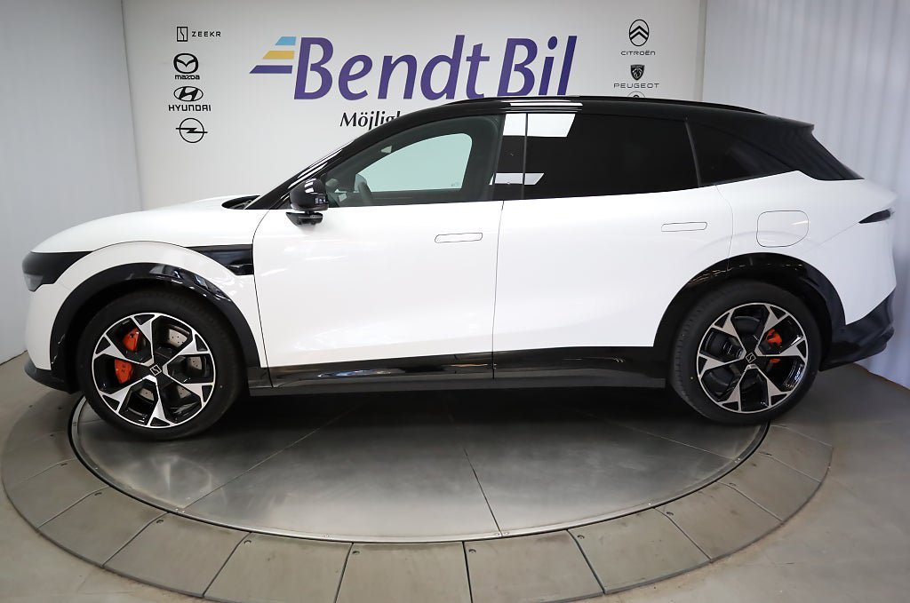 Vehicle Image 9