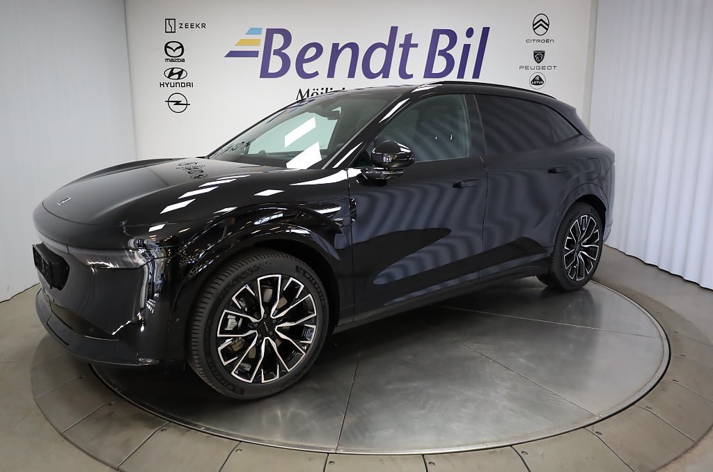 Vehicle Image 8