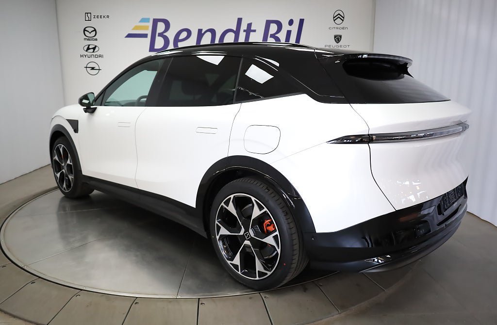 Vehicle Image 11