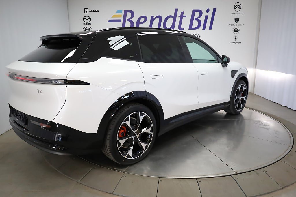 Vehicle Image 13