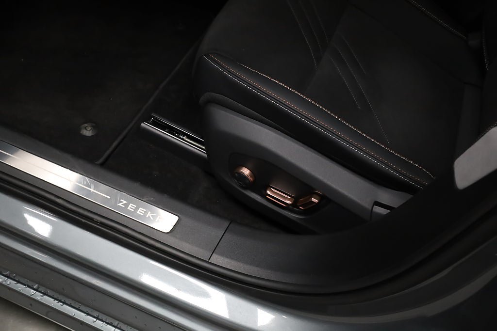 Vehicle Image 17