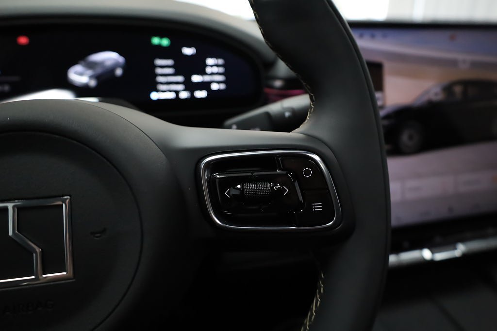 Vehicle Image 25