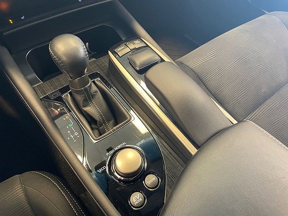Vehicle Image 24