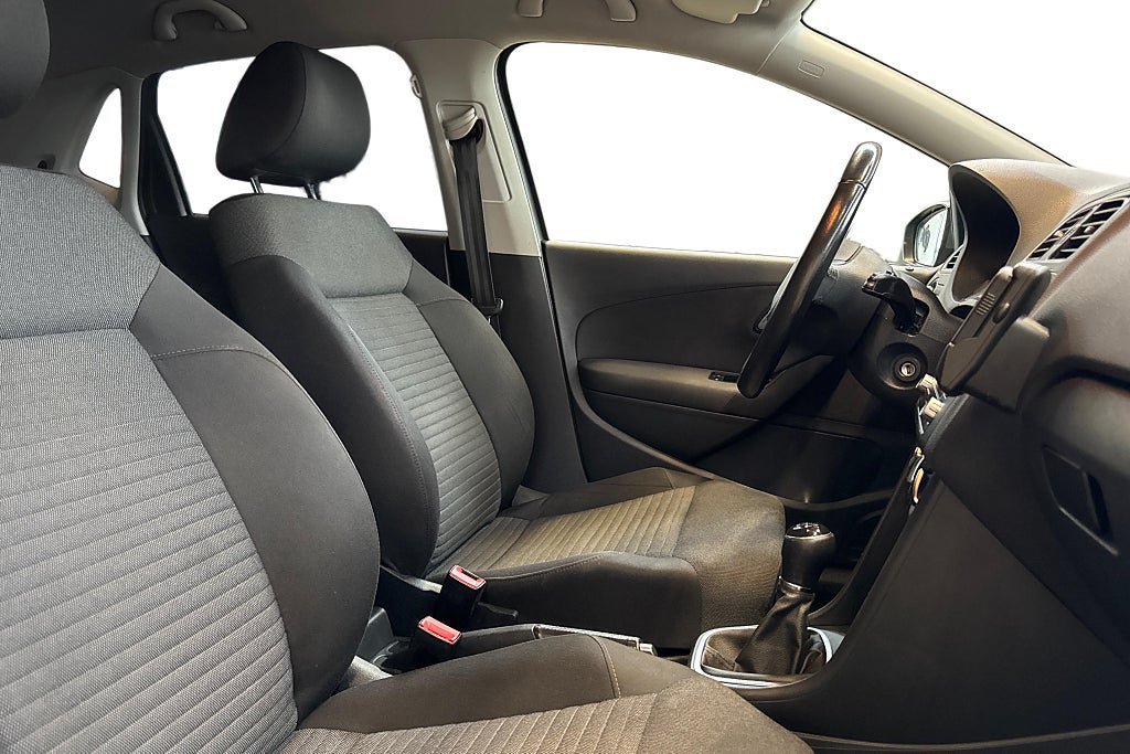 Vehicle Image 16