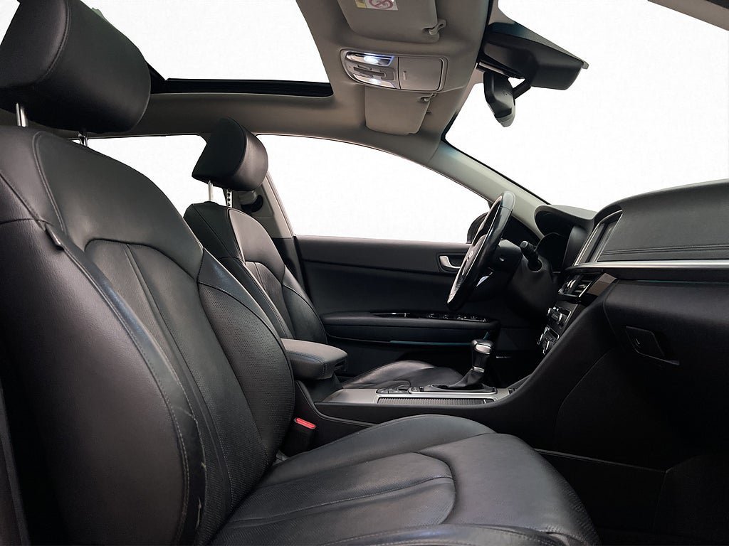 Vehicle Image 16