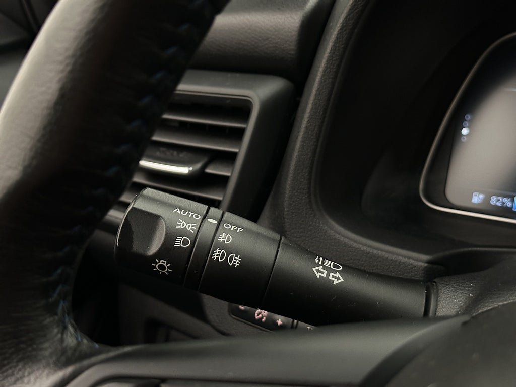 Vehicle Image 25