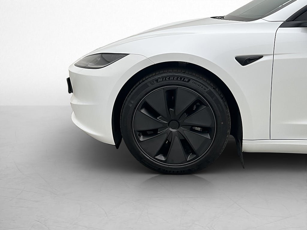 Vehicle Image 33