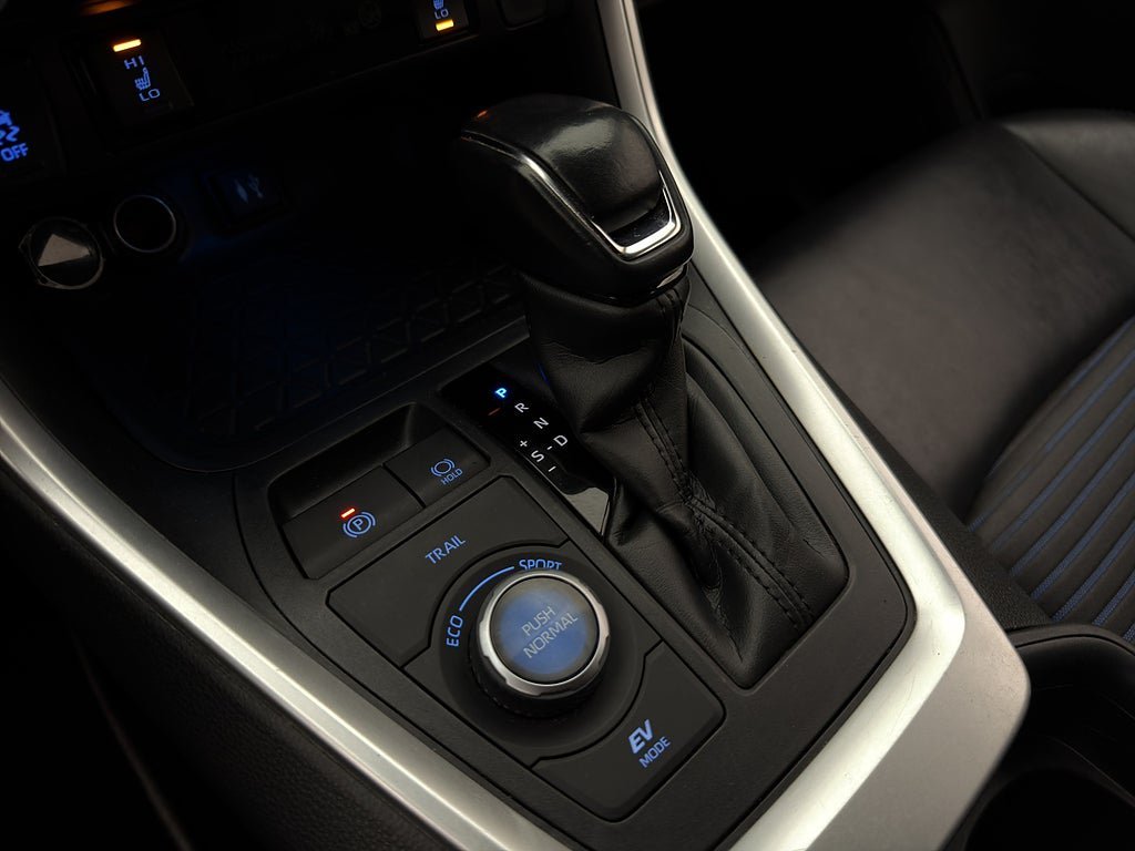 Vehicle Image 25