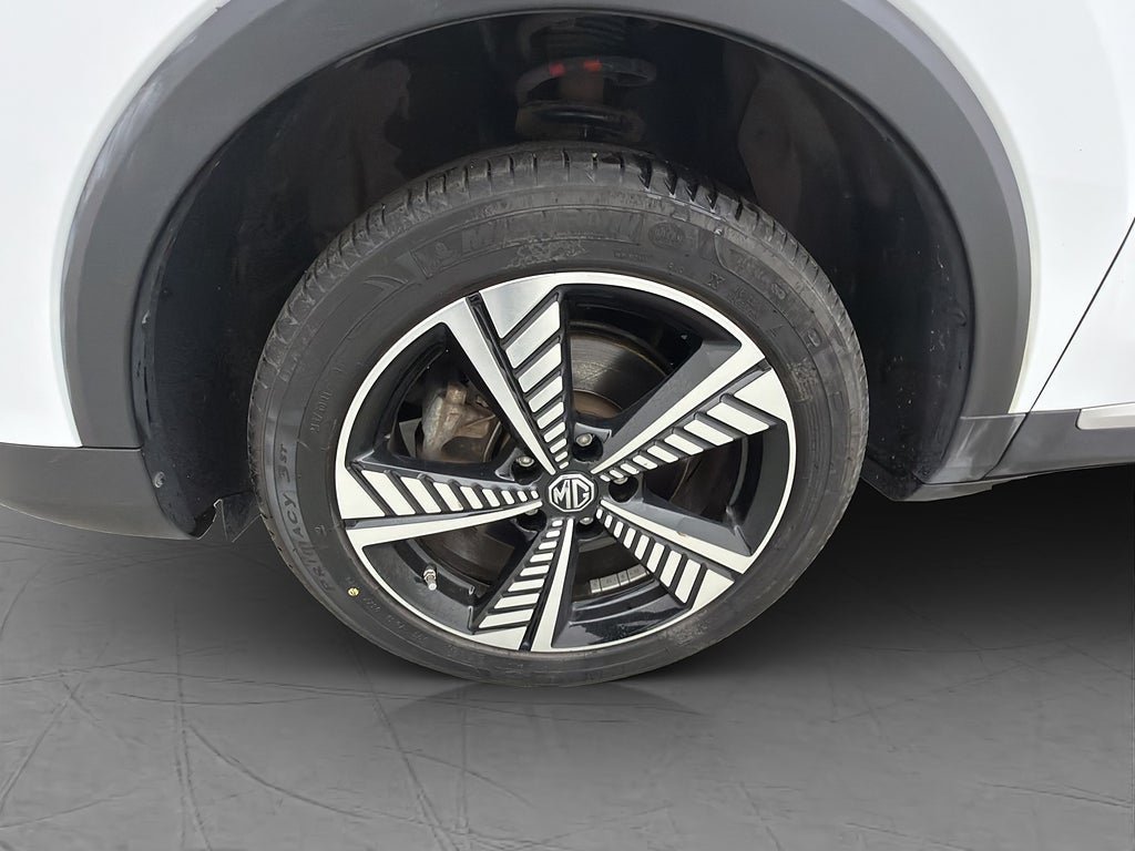 Vehicle Image 32