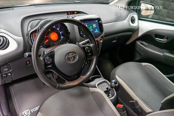 Vehicle Image 14