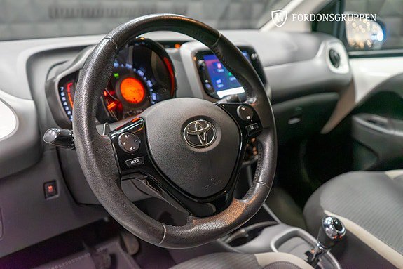 Vehicle Image 15