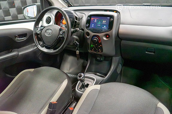 Vehicle Image 18
