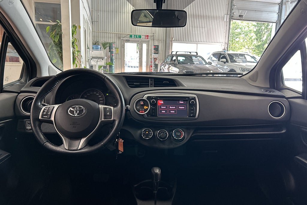 Vehicle Image 11