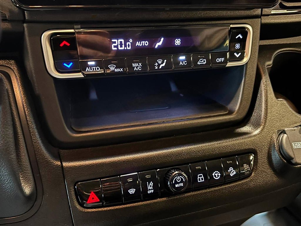 Vehicle Image 25