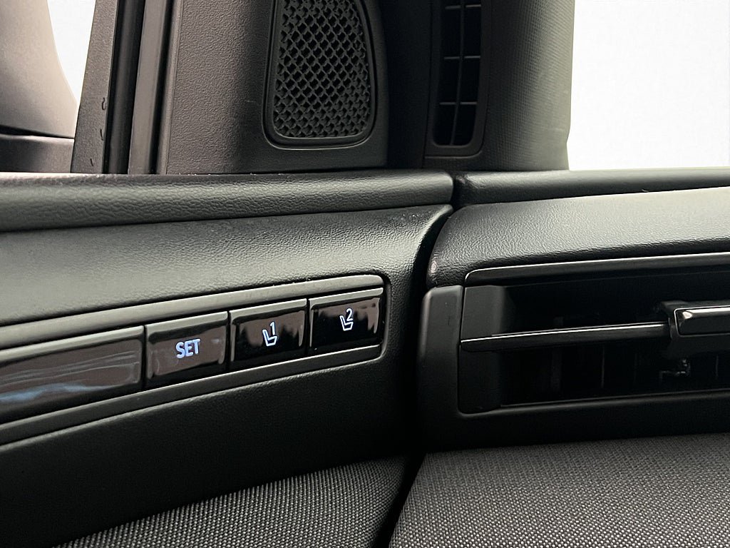 Vehicle Image 24
