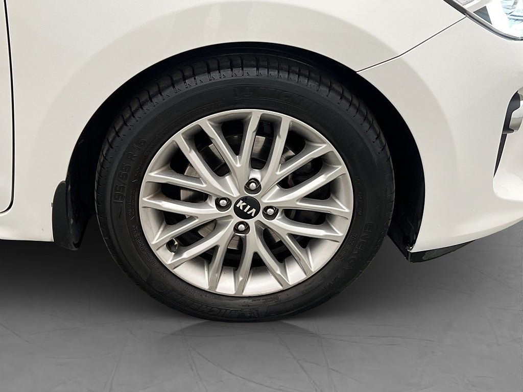 Vehicle Image 30